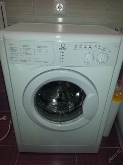Лот: 5655360. Фото: 1. Стиральная Машина Indesit WISL... Стиральные машины