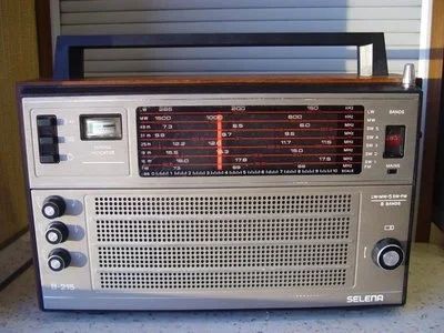 Лот: 11390444. Фото: 1. Винтаж 8-полосный radioreceiver... Тюнеры, радиоприёмники