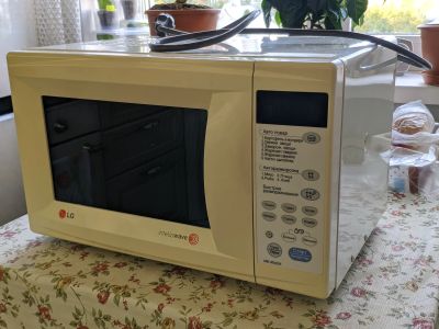 Лот: 18147263. Фото: 1. Микроволновая печь LG MB-4042H. Микроволновки, мини-печи