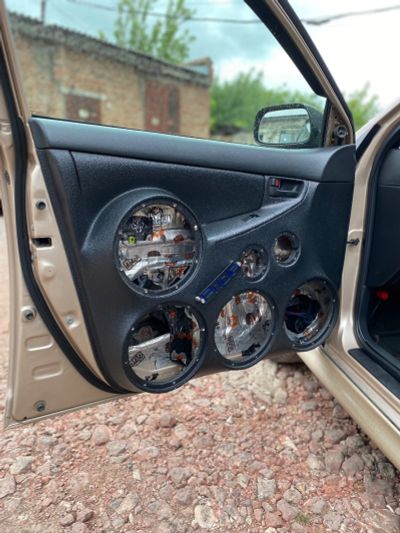 Лот: 19243142. Фото: 1. Дверные карты Toyota Allex. Другое (автозвук)