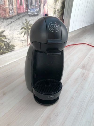 Лот: 17322065. Фото: 1. Кофемашина капсульная Nescafe... Чайники, кофемашины, кулеры