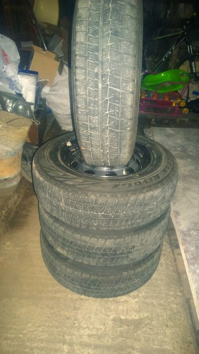 Лот: 10610834. Фото: 1. Bridgestone blizzak revo gz 185... Шины на дисках