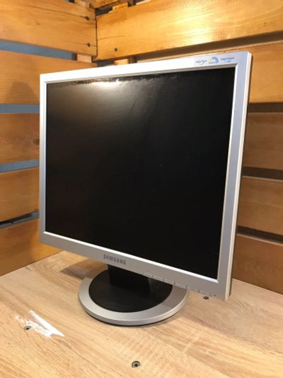 Лот: 17992324. Фото: 1. Монитор Samsung 710N. ЖК-мониторы