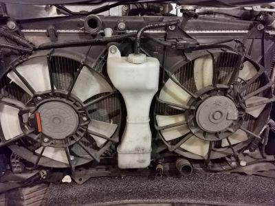 Лот: 19197655. Фото: 1. Радиатор охлаждения двигателя... Двигатель и элементы двигателя