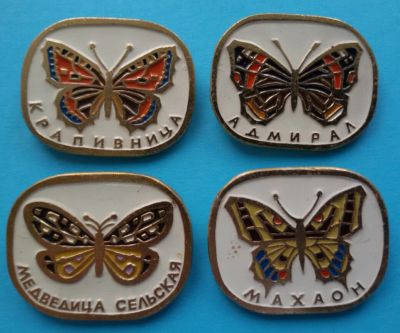Лот: 7650372. Фото: 1. Набор значков Бабочки: Махаон... Сувенирные