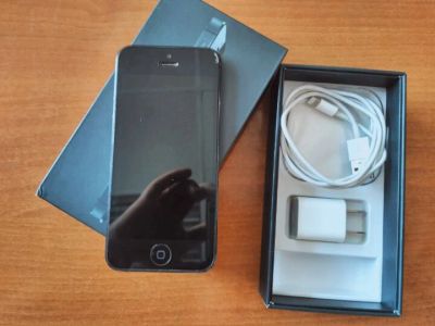 Лот: 9873927. Фото: 1. Apple Iphone 5, 16 gb, BLACK... Смартфоны