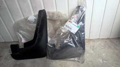 Лот: 11466705. Фото: 1. Брызговики передние Mitsubishi... Кузов