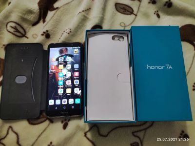 Лот: 17907799. Фото: 1. Смартфон honor 7a 2/16gb со стильным... Смартфоны