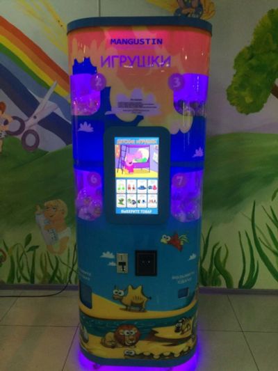 Лот: 9040979. Фото: 1. Торговый автомат "Игрушки" с сенсорным... Торговое