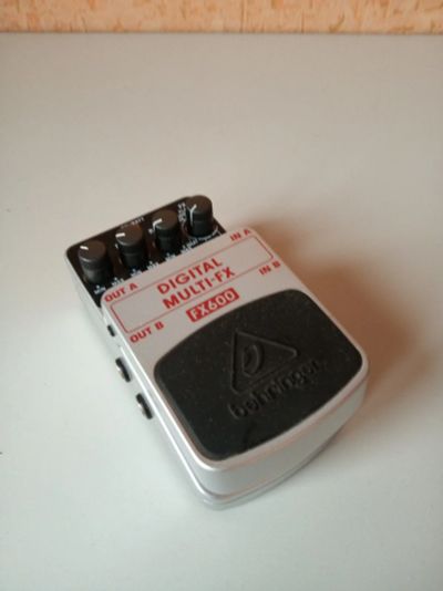 Лот: 13509539. Фото: 1. Педаль эффектов Behringer Digital... Гитарные эффекты и комбоусилители