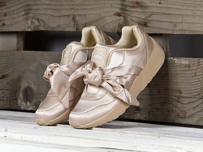 Лот: 11177109. Фото: 1. Кроссовки Puma Rihanna Bow. Кеды, кроссовки, слипоны