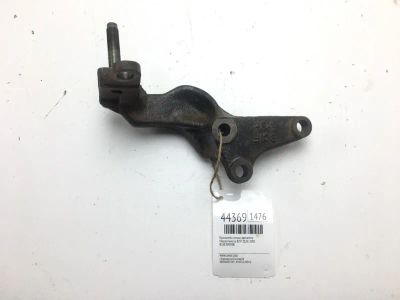 Лот: 20391451. Фото: 1. Кронштейн опоры двигателя Mazda... Двигатель и элементы двигателя
