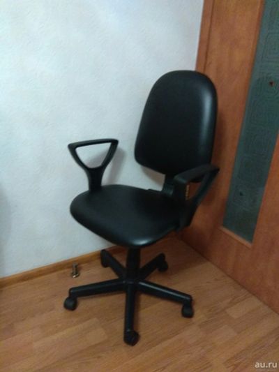 Лот: 13380769. Фото: 1. Кресло офисное чёрное новая эко-кожа... Стулья и кресла офисные