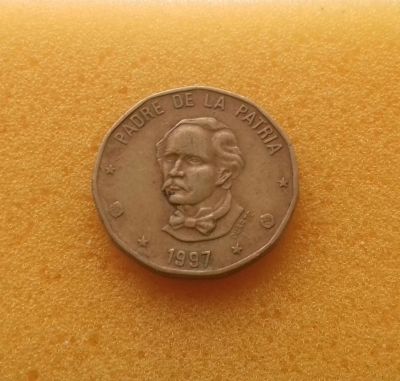 Лот: 11584933. Фото: 1. 1 песо 1997 года. Республика Доминикана... Америка