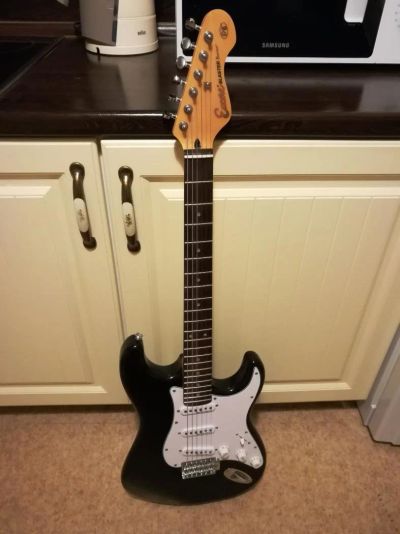Лот: 11495217. Фото: 1. Электрогитара типа Stratocaster... Гитары