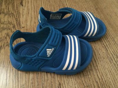 Лот: 7442570. Фото: 1. Сандалии Adidas 22 размер. Сандалии