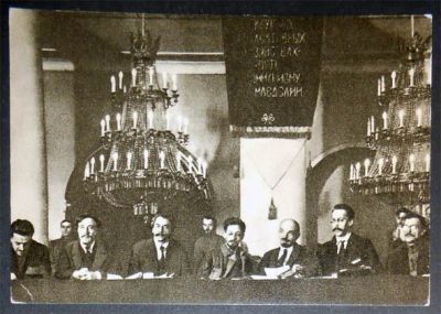 Лот: 6865123. Фото: 1. Открытка Ленин и Свердлов в президиуме... Открытки, конверты