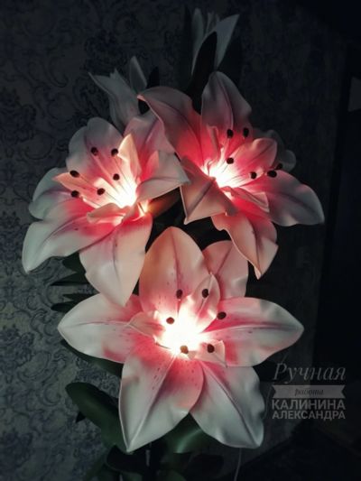 Лот: 16874417. Фото: 1. Ростовая лилия. Другое освещение