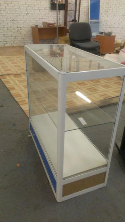 Лот: 5989886. Фото: 1. Витрина из алюминиевого профиля... Мебель из стекла