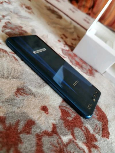 Лот: 14588260. Фото: 1. Huawei Honor 9 4/64. Смартфоны