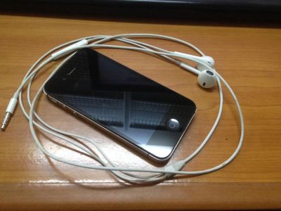 Лот: 4848366. Фото: 1. Iphone 4s 64gb в хорошем состоянии... Смартфоны