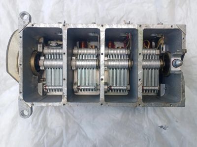Лот: 25518704. Фото: 1. Кпе от р-250 ( 4 секции). Конденсаторы