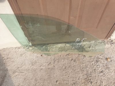 Лот: 14800336. Фото: 1. Стекло передней правой двери passat... Кузов