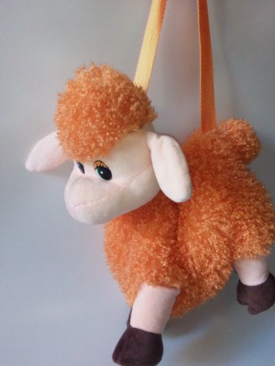 Лот: 12135382. Фото: 1. Сумочка детская, оранжевая овечка. Мягкие