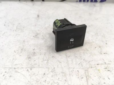 Лот: 21711645. Фото: 1. кнопка ESP Ford Focus CB4. Двигатель и элементы двигателя