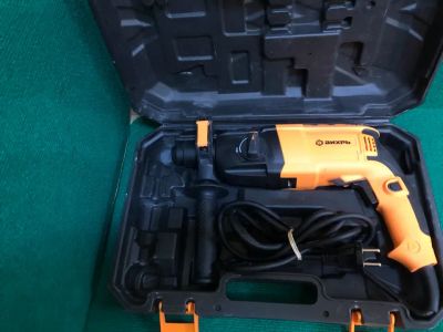 Лот: 25077367. Фото: 1. Перфоратор ВИХРЬ П650К в кейсе... Электроинструмент
