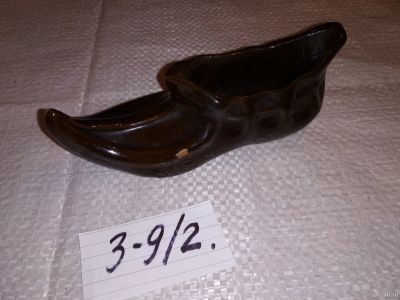 Лот: 13569522. Фото: 1. курамическая пепельница сапожок... Зажигалки, спички, пепельницы