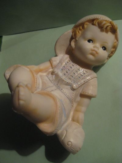 Лот: 15321254. Фото: 1. фигурка "малыш с машинкой" силумин... Фигурки, статуэтки