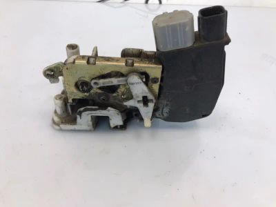 Лот: 21705719. Фото: 1. замок двери Honda Fit GD1. Двигатель и элементы двигателя