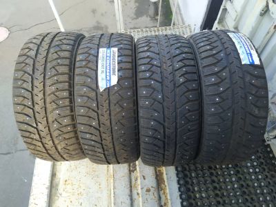 Лот: 16499626. Фото: 1. Шина 275/40R20 Bridgestone. Шины