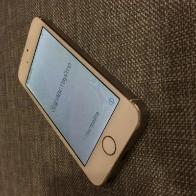 Лот: 5452201. Фото: 1. iPhone 5S Gold 16Gb хорошее состояние... Смартфоны