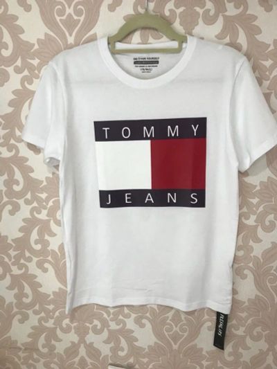 Лот: 12138967. Фото: 1. футболка Tommy Jeans белая по... Футболки, поло