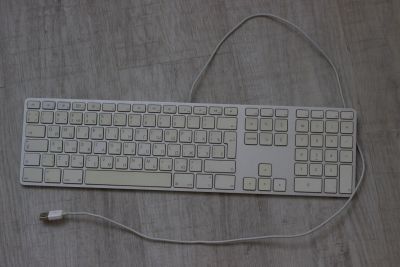Лот: 14850103. Фото: 1. Apple USB Wired Keyboard A1243. Клавиатуры и мыши