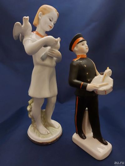 Лот: 18331850. Фото: 1. Две статуэтки фарфор ЛФЗ Суворовец... Фарфор, керамика