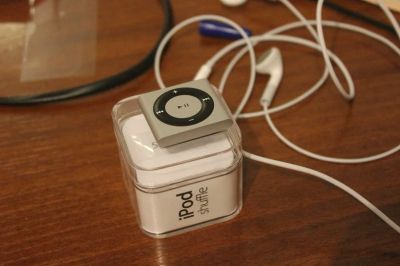 Лот: 3808305. Фото: 1. Apple Apod Shuffle 2gb. Плееры