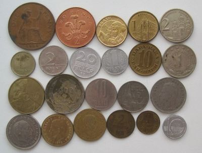 Лот: 8510336. Фото: 1. 22 иностранные монеты (с 22 рублей... Наборы монет