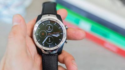 Лот: 13442666. Фото: 1. Смарт-часы Xiaomi Mobvoi TicWatch... Смарт-часы, фитнес-браслеты, аксессуары