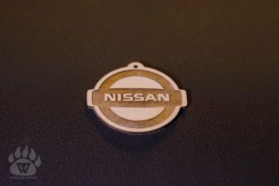 Лот: 9018927. Фото: 1. Деревянный брелок/кулон Nissan. Брелоки для ключей