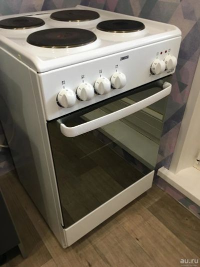 Лот: 9482454. Фото: 1. Плита Zanussi ZCE560NW. Самовывоз. Плиты, духовые шкафы, варочные поверхности