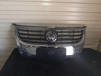 Лот: 21411127. Фото: 1. решетка радиатора Volkswagen Touran... Двигатель и элементы двигателя