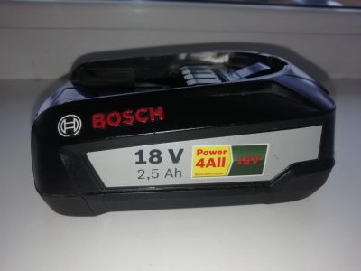 Лот: 14403083. Фото: 1. Аккумулятор Bosch 18v 2.5a/h новый. Расходные материалы, сменные насадки