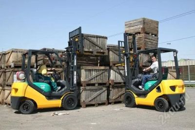 Лот: 1602869. Фото: 1. Продам дизльный погрузчик Komatsu. Грузовики, автобусы, спецтехника