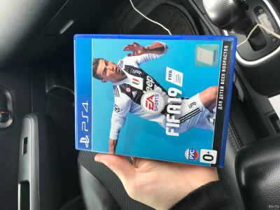 Лот: 13677363. Фото: 1. FIFA 19. Игры для консолей