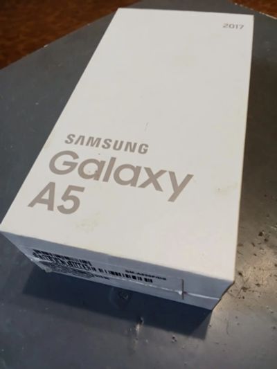Лот: 20816848. Фото: 1. Коробка от телефона Samsung Galaxi... Кнопочные мобильные телефоны