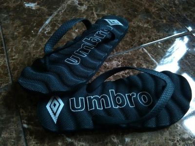 Лот: 9848945. Фото: 1. Новые мужские сланцы Umbro шлепки... Шлепанцы, сланцы