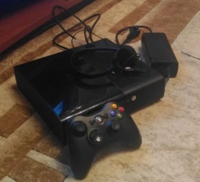Лот: 9861721. Фото: 1. XBOX 360E 500GB с играми! GTAV... Игровые приставки, консоли